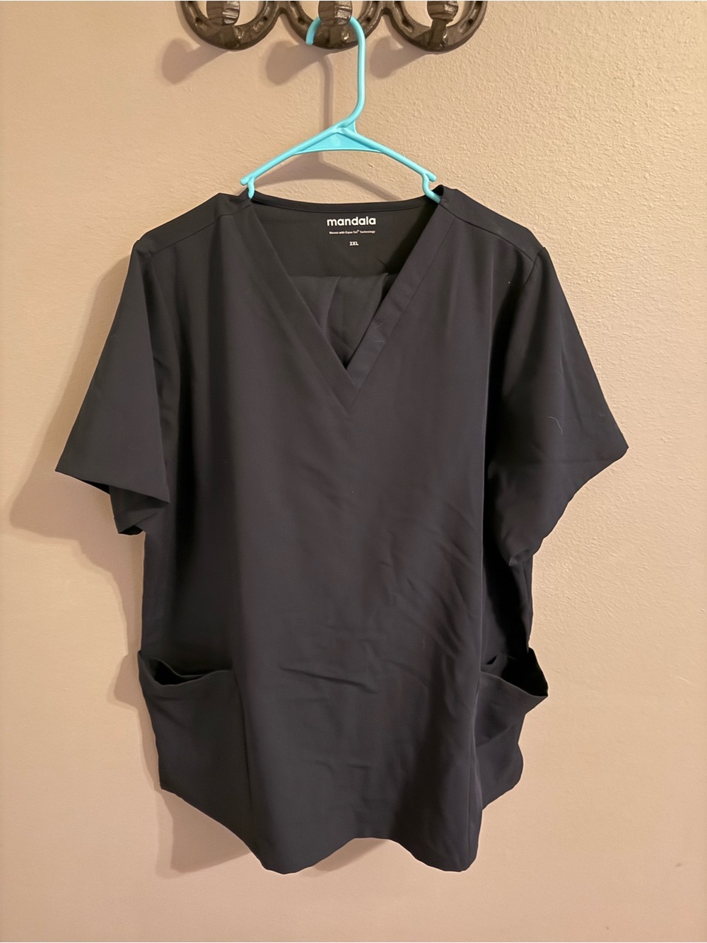 Mandala Women's Black V-Neck Short Sleeve Scrub Top